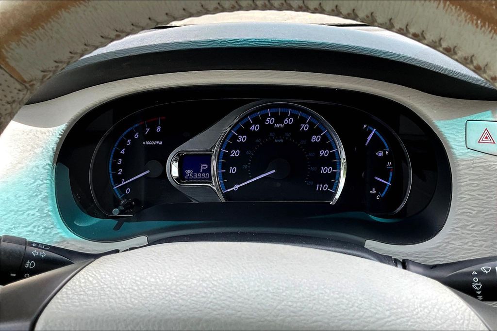 Thumbnail: 2011 Toyota Sienna - 14
