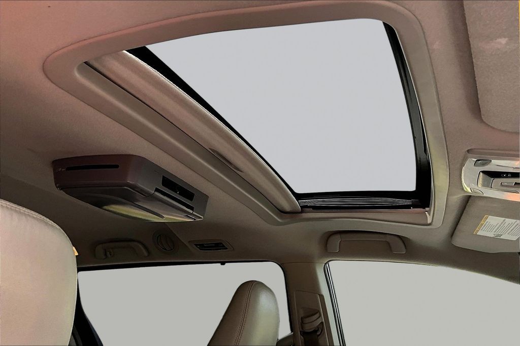 Thumbnail: 2011 Toyota Sienna - 22