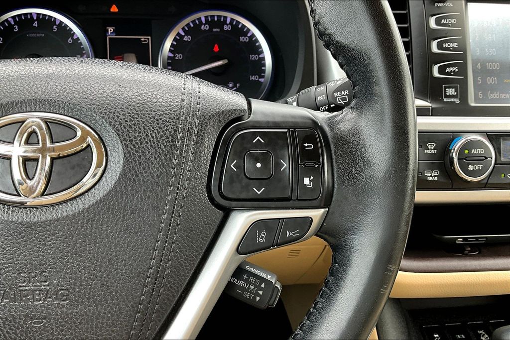 Thumbnail: 2018 Toyota Highlander - 27
