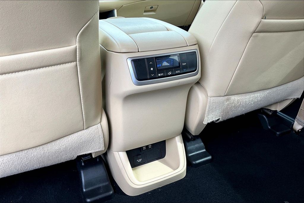 Thumbnail: 2018 Toyota Highlander - 30