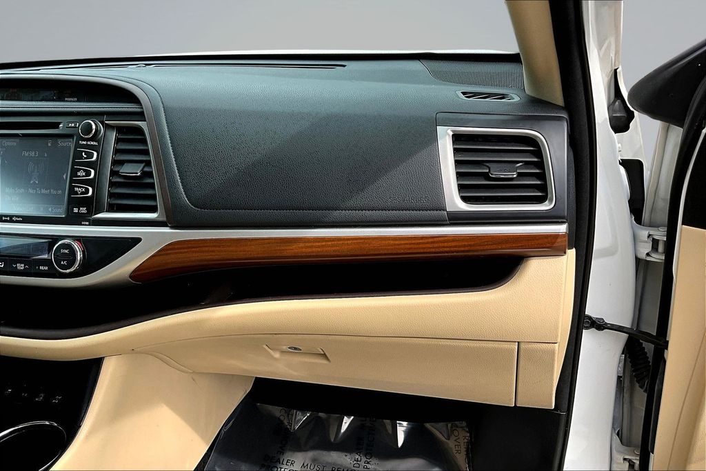 Thumbnail: 2018 Toyota Highlander - 22
