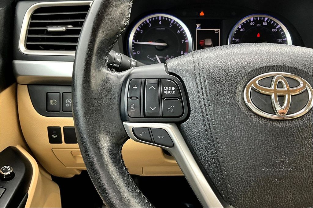 Thumbnail: 2018 Toyota Highlander - 26