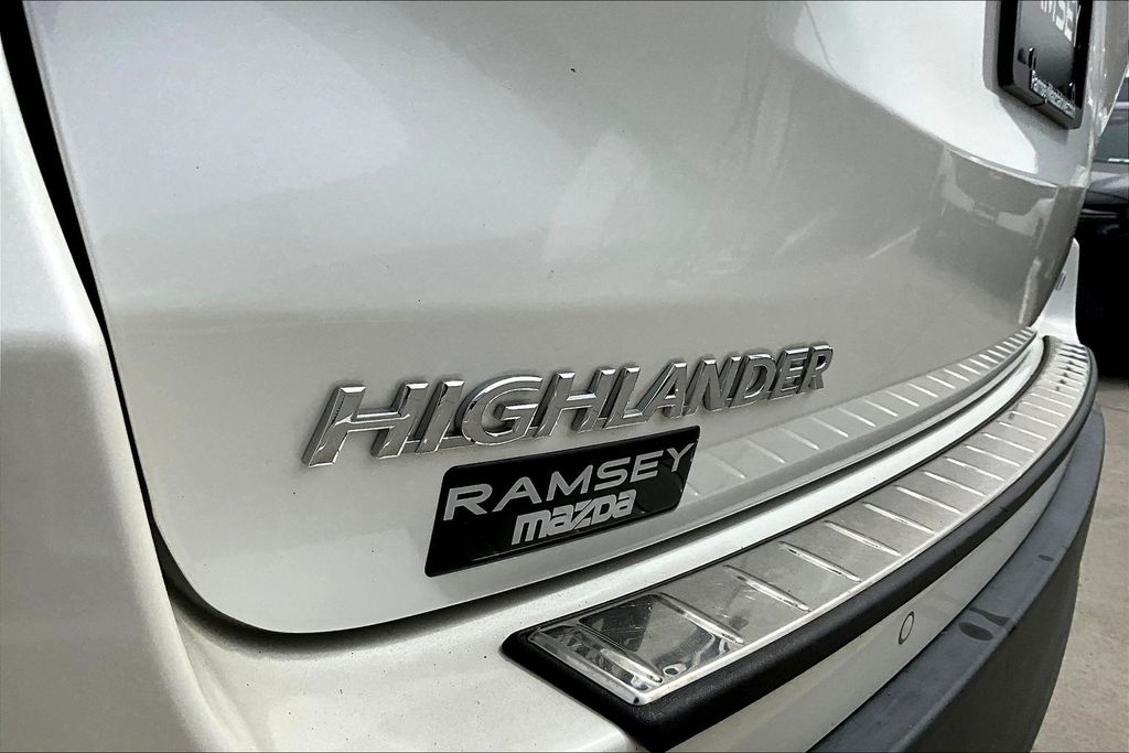 Thumbnail: 2018 Toyota Highlander - 6