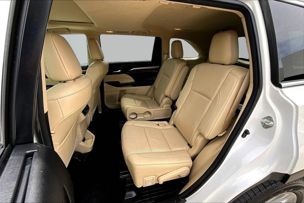 Thumbnail: 2018 Toyota Highlander - 12