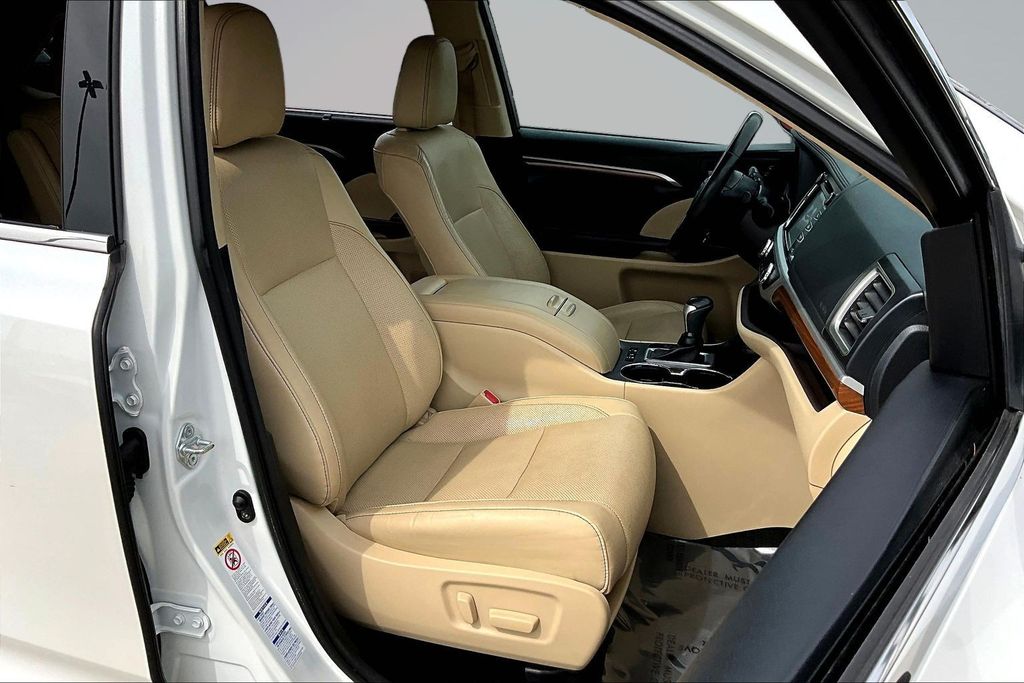 Thumbnail: 2018 Toyota Highlander - 10