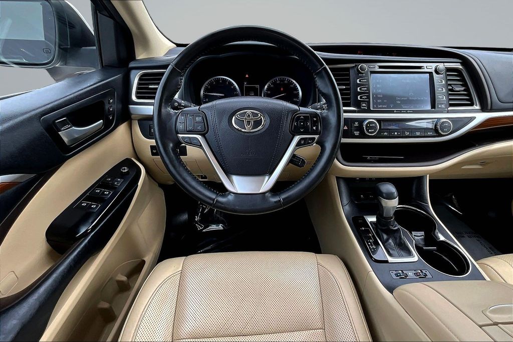 Thumbnail: 2018 Toyota Highlander - 2