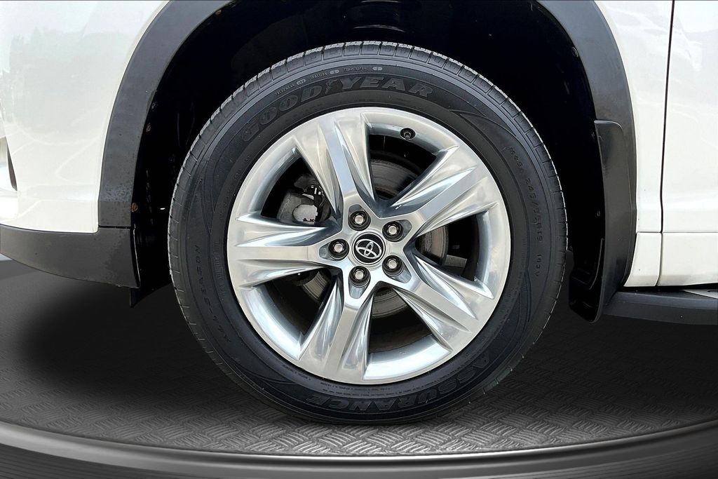 Thumbnail: 2018 Toyota Highlander - 7