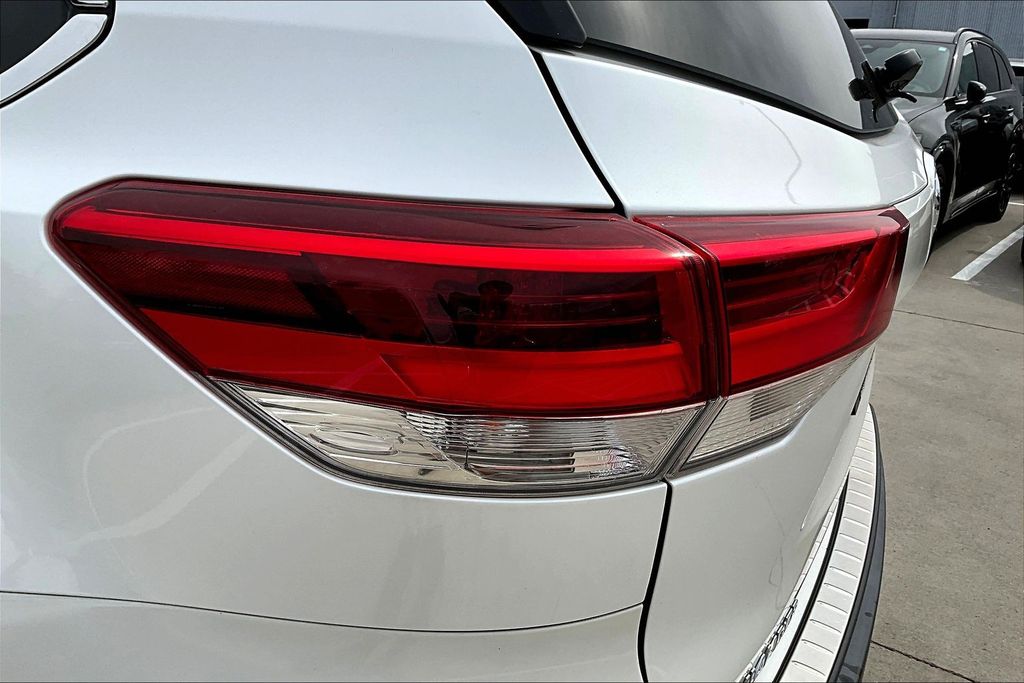 Thumbnail: 2018 Toyota Highlander - 36
