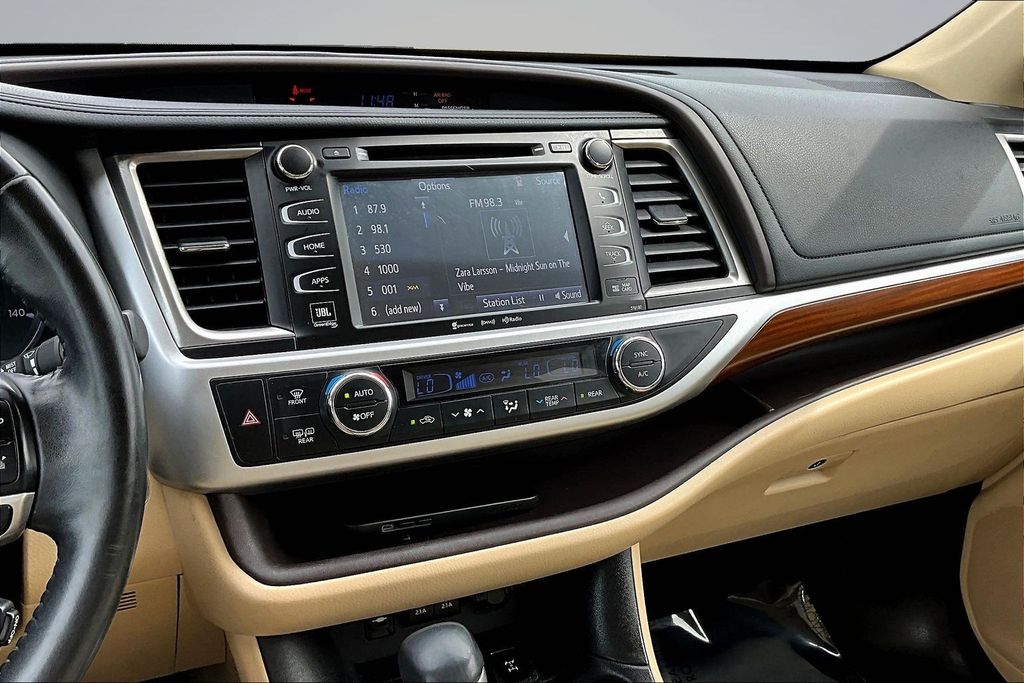 Thumbnail: 2018 Toyota Highlander - 14