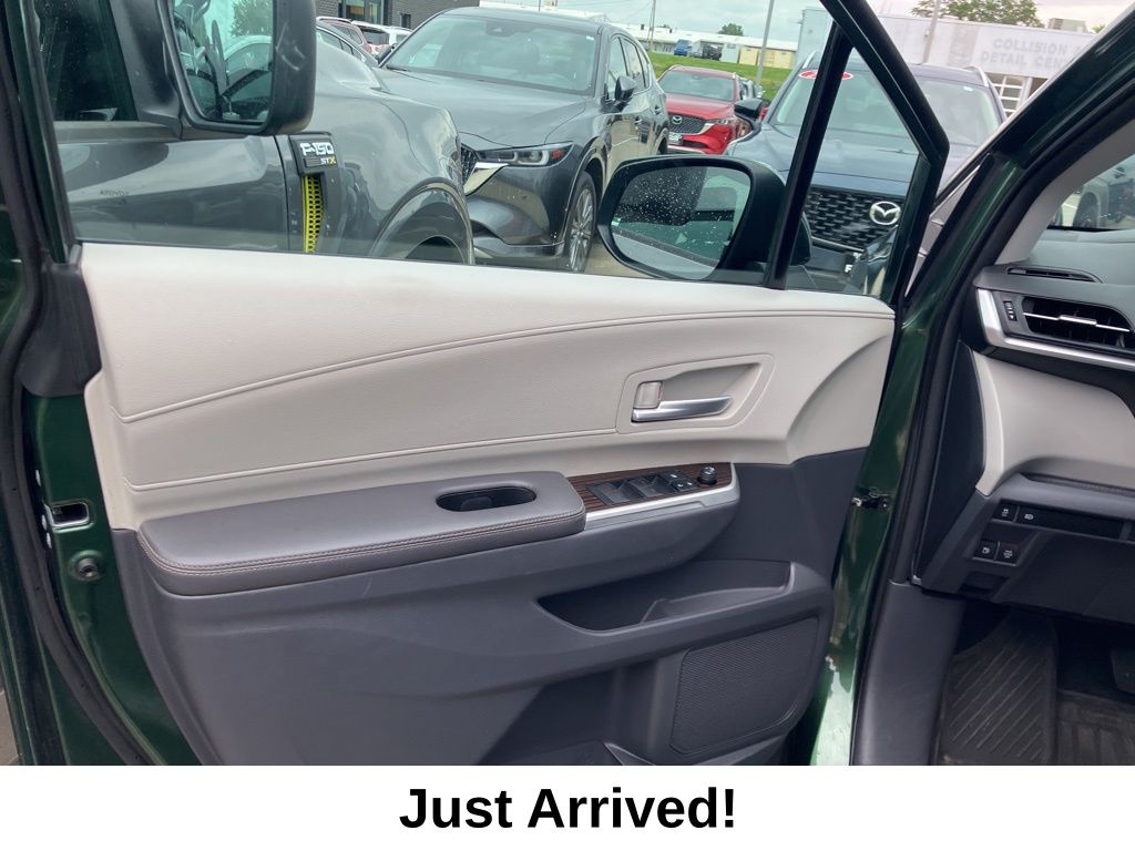 Thumbnail: 2021 Toyota Sienna - 10