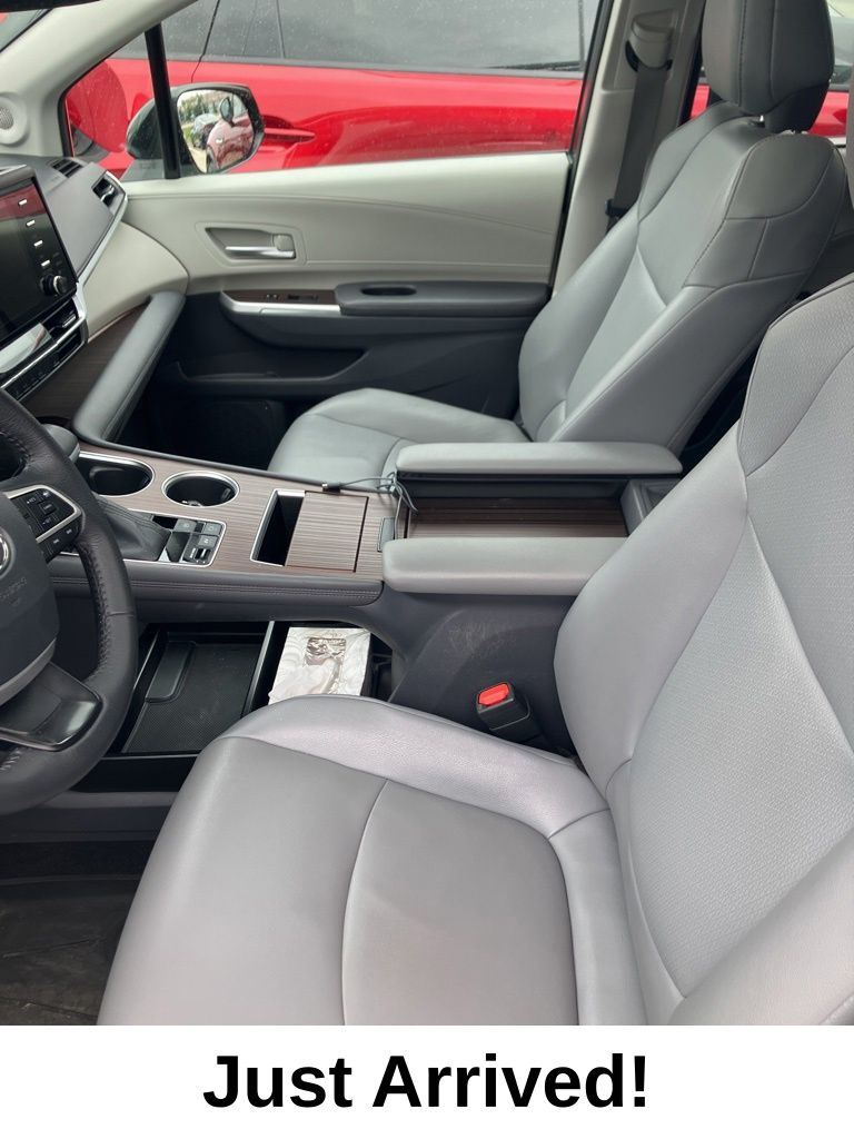 Thumbnail: 2021 Toyota Sienna - 5