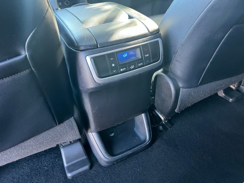 Thumbnail: 2018 Toyota Highlander - 25