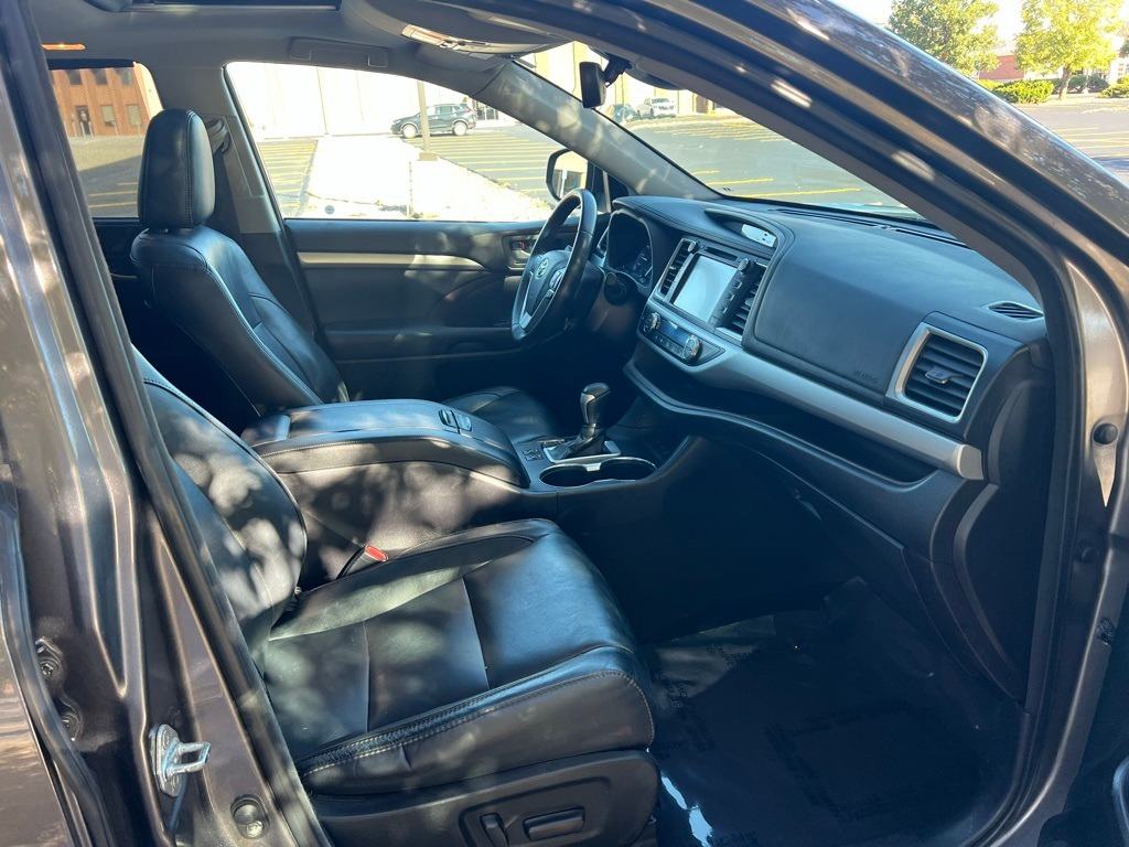 Thumbnail: 2018 Toyota Highlander - 28