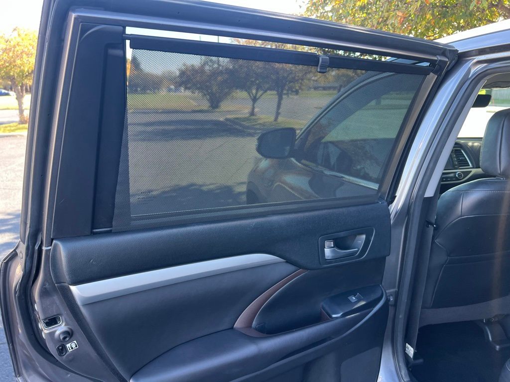 Thumbnail: 2018 Toyota Highlander - 24