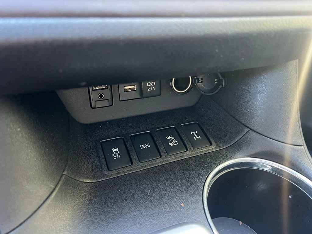 Thumbnail: 2018 Toyota Highlander - 32