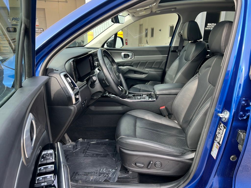 Thumbnail: 2023 Kia Sorento - 10