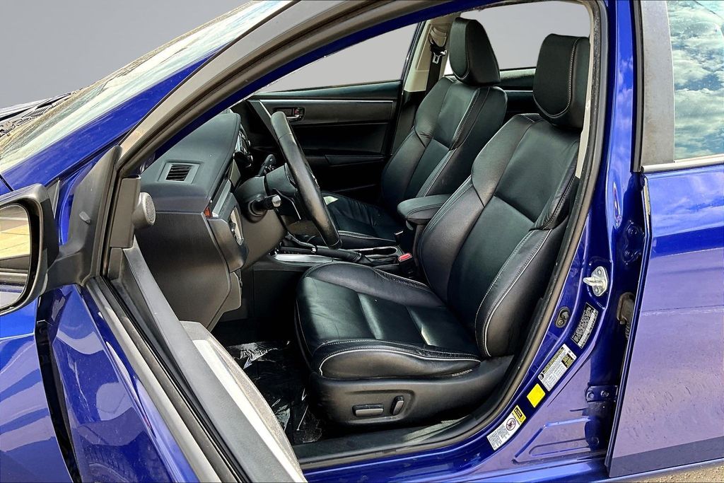 Thumbnail: 2015 Toyota Corolla - 11