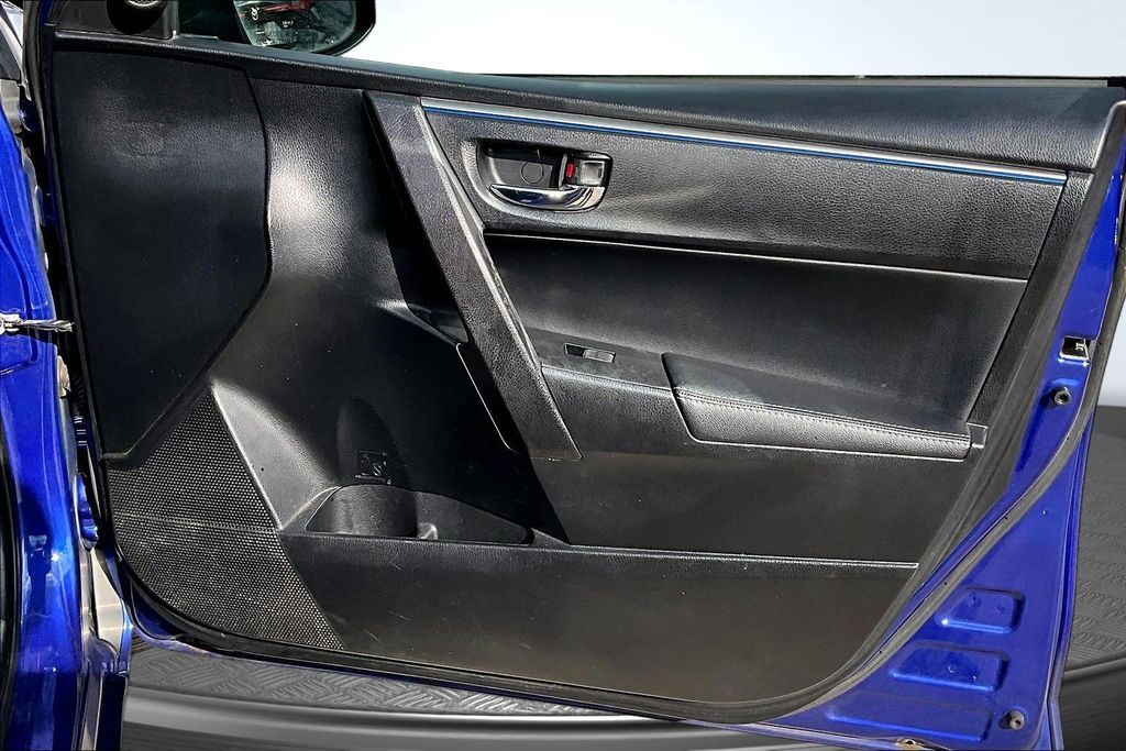 Thumbnail: 2015 Toyota Corolla - 25