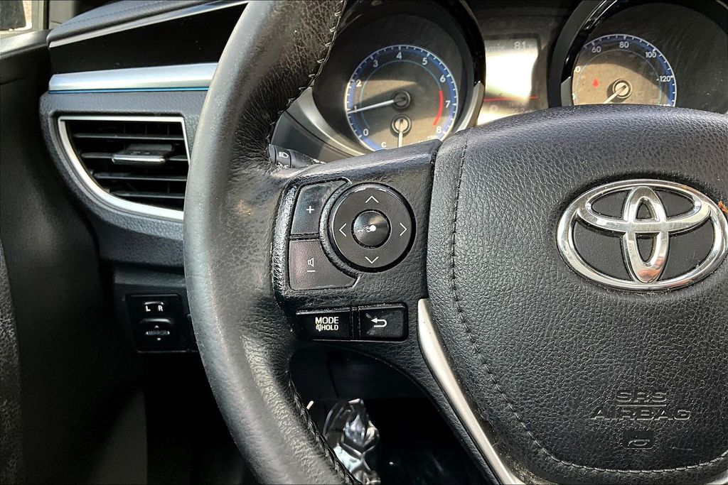 Thumbnail: 2015 Toyota Corolla - 26