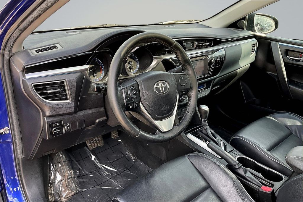 Thumbnail: 2015 Toyota Corolla - 9