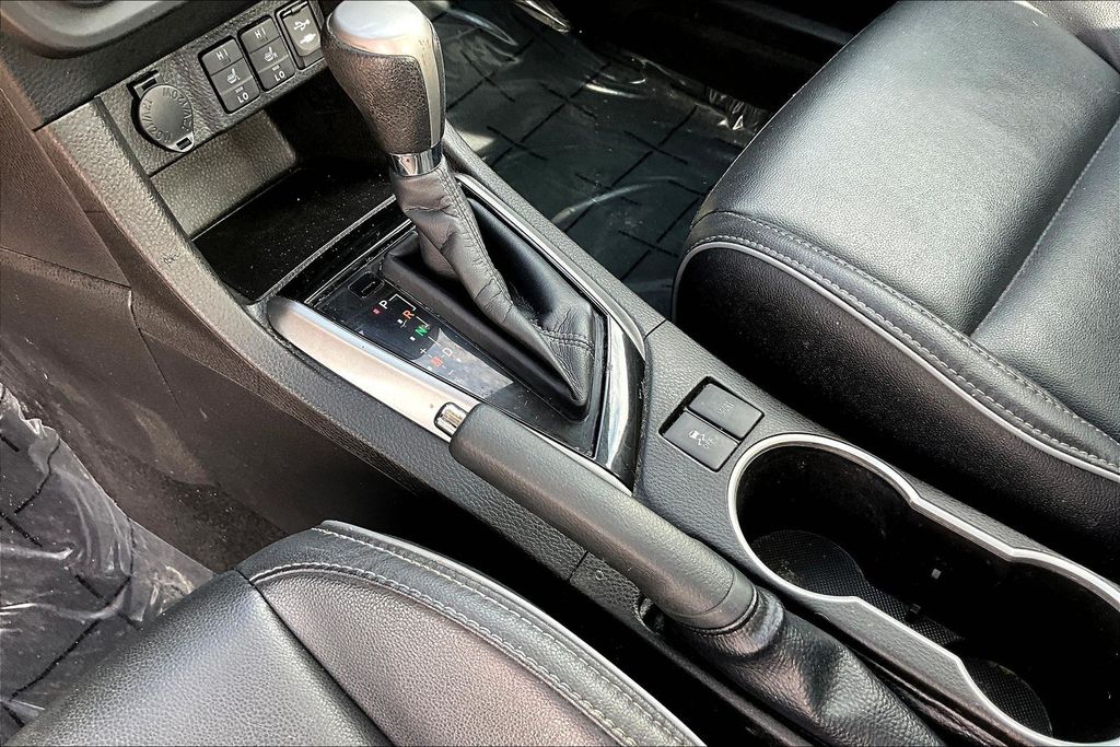 Thumbnail: 2015 Toyota Corolla - 15