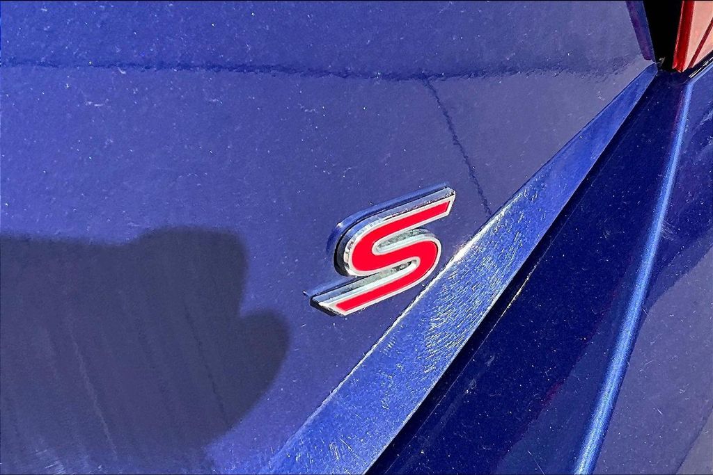 Thumbnail: 2015 Toyota Corolla - 6