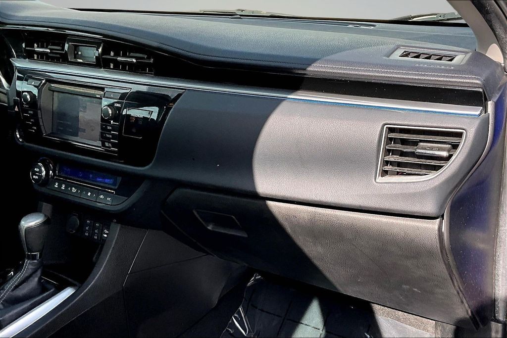 Thumbnail: 2015 Toyota Corolla - 22