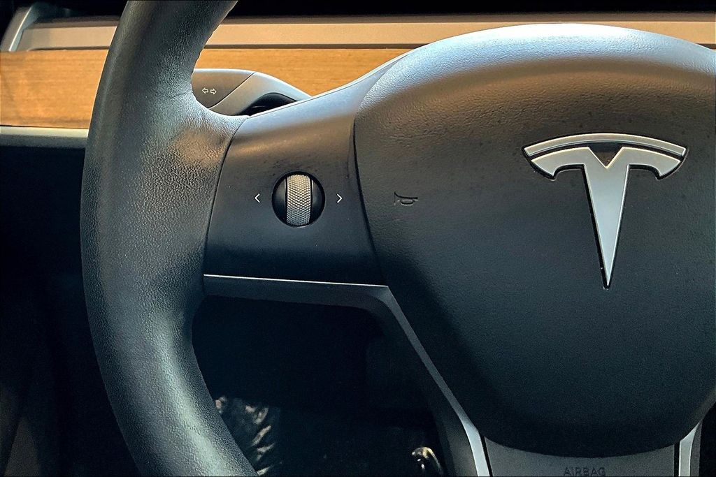 Thumbnail: 2021 Tesla Model 3 - 25