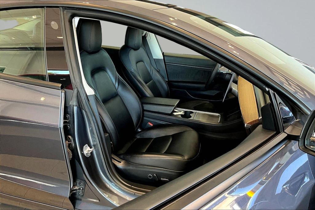 Thumbnail: 2021 Tesla Model 3 - 9