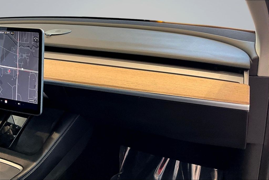 Thumbnail: 2021 Tesla Model 3 - 21