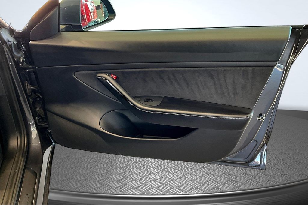 Thumbnail: 2021 Tesla Model 3 - 24