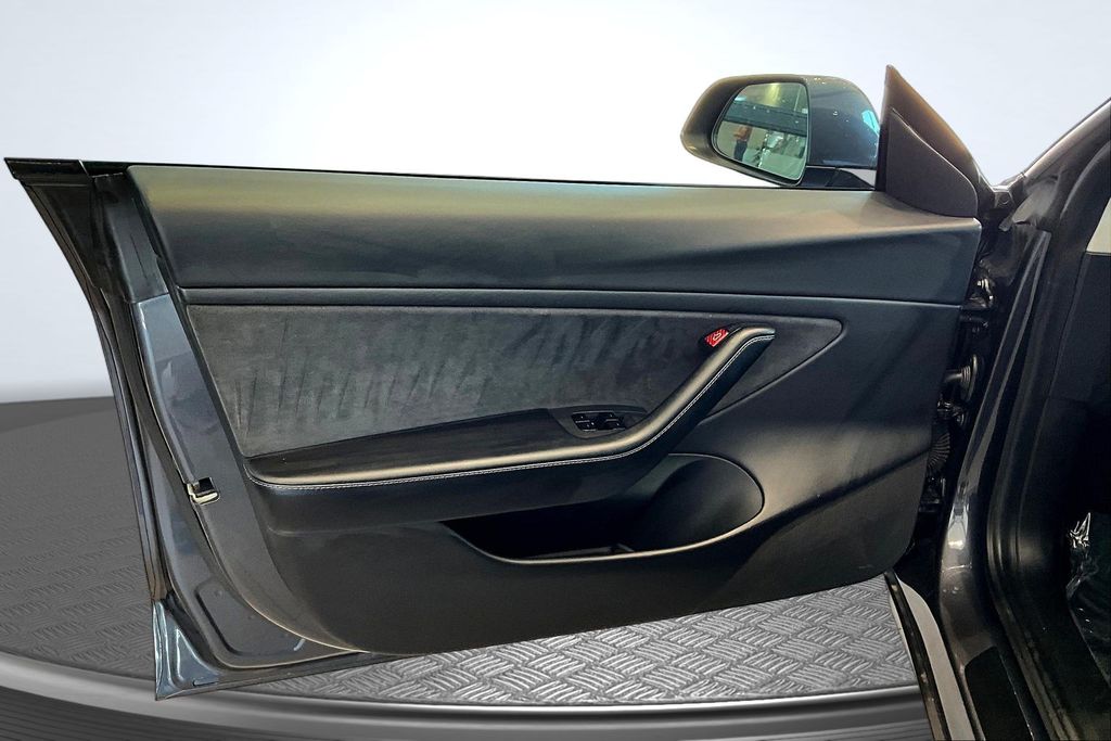 Thumbnail: 2021 Tesla Model 3 - 23