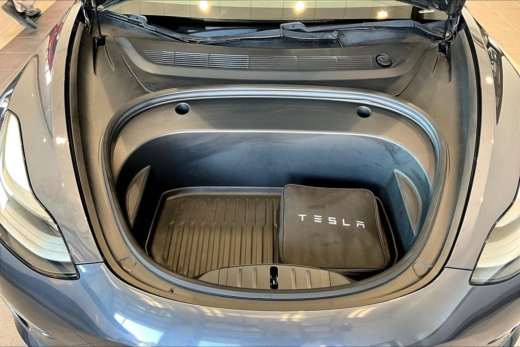 Thumbnail: 2021 Tesla Model 3 - 19