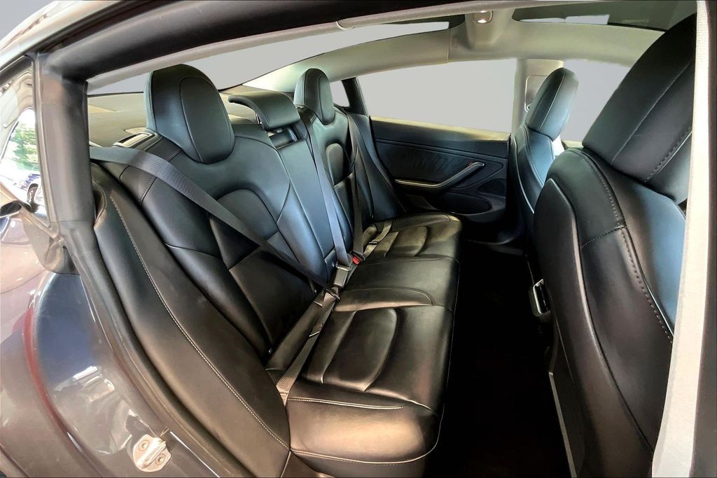 Thumbnail: 2021 Tesla Model 3 - 31
