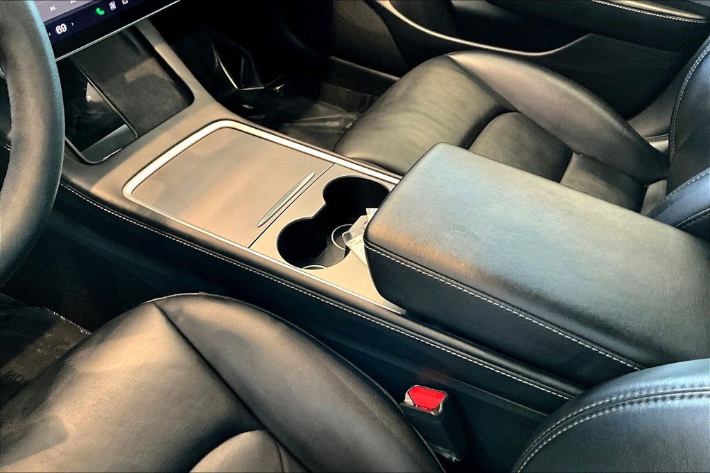 Thumbnail: 2021 Tesla Model 3 - 14