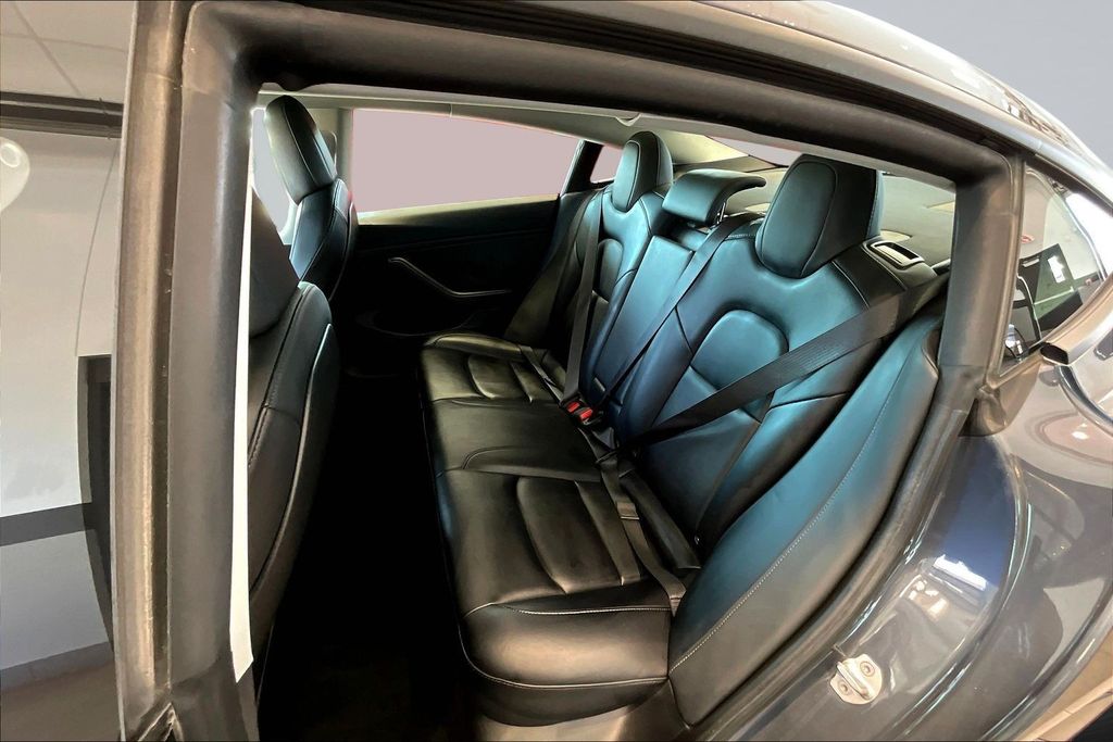 Thumbnail: 2021 Tesla Model 3 - 11