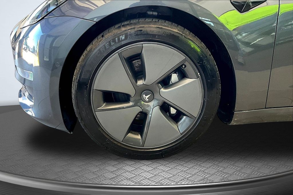 Thumbnail: 2021 Tesla Model 3 - 7
