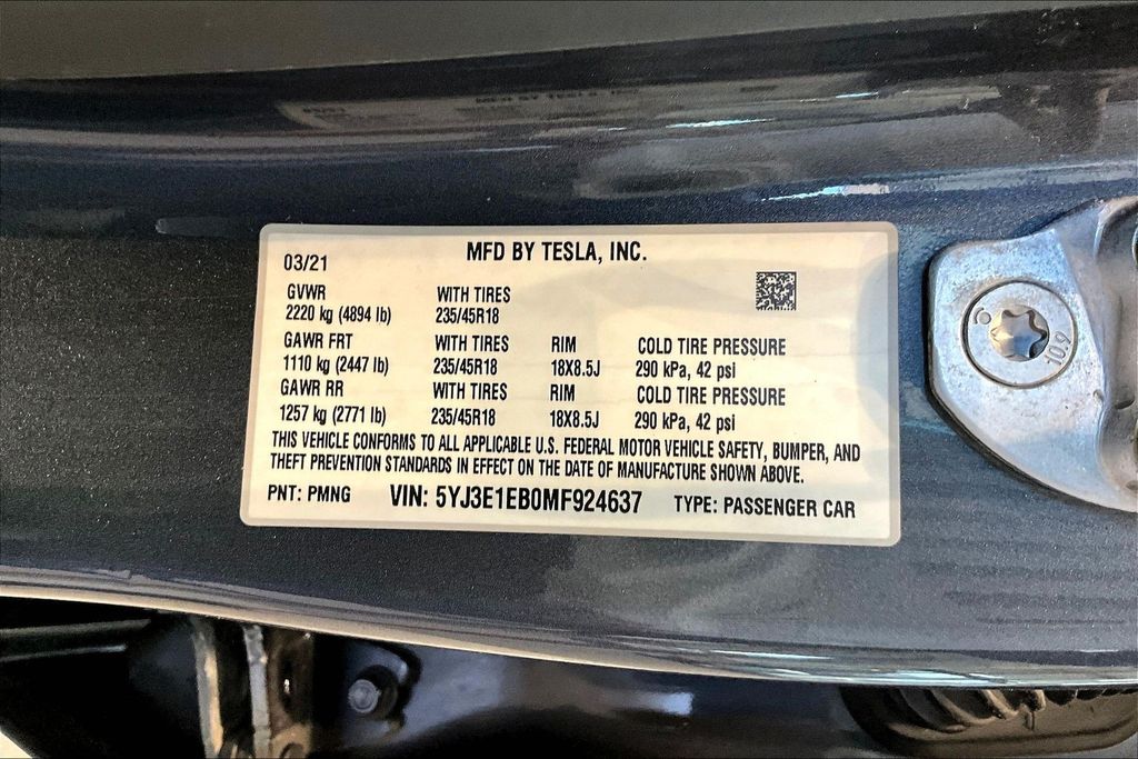 Thumbnail: 2021 Tesla Model 3 - 17