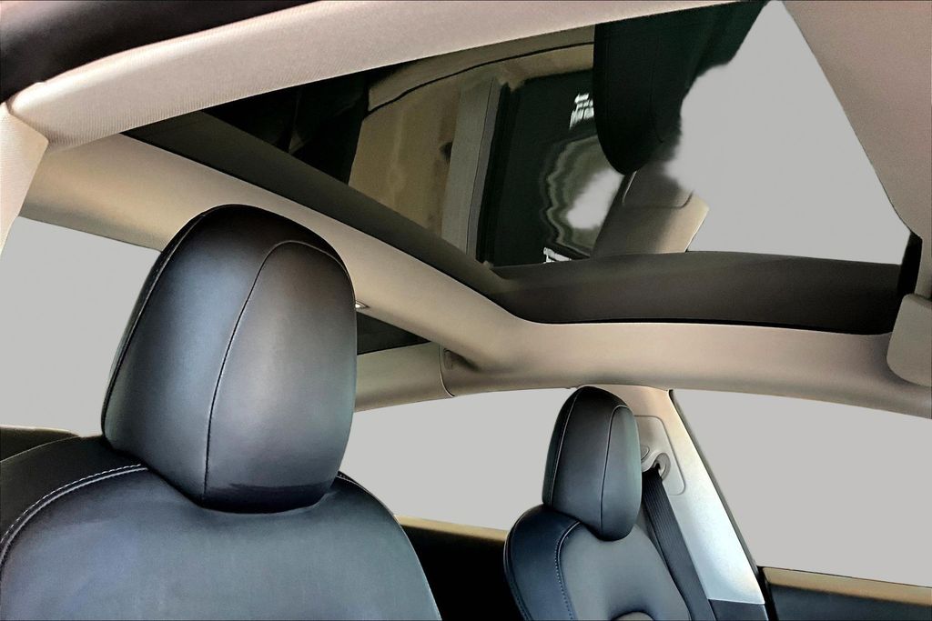 Thumbnail: 2021 Tesla Model 3 - 22