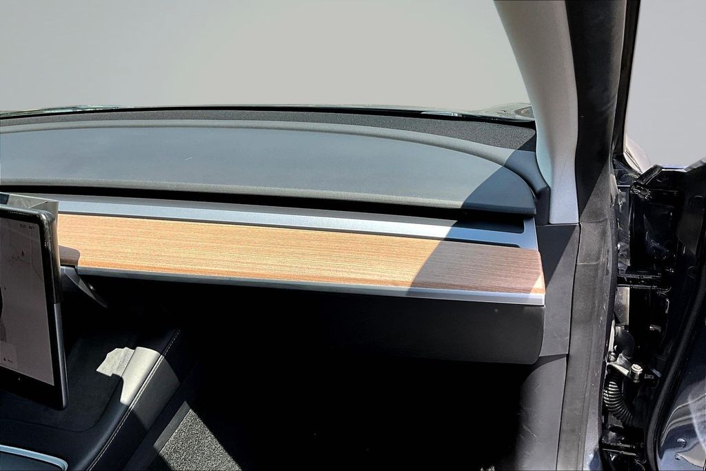 Thumbnail: 2022 Tesla Model 3 - 21