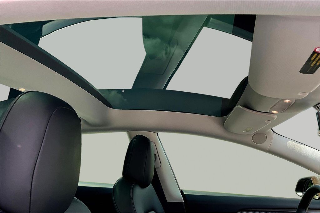 Thumbnail: 2022 Tesla Model 3 - 22