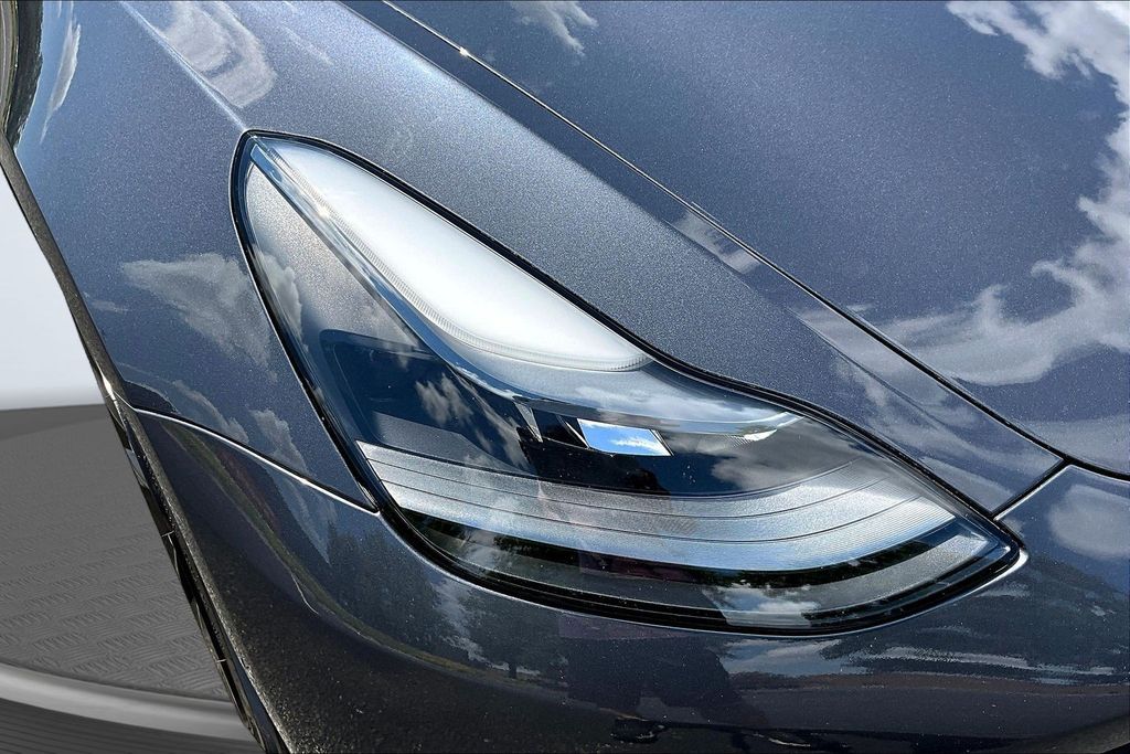Thumbnail: 2022 Tesla Model 3 - 33