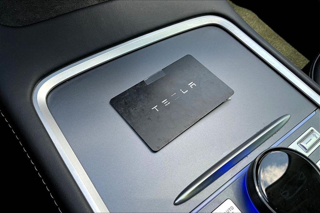 Thumbnail: 2022 Tesla Model 3 - 19
