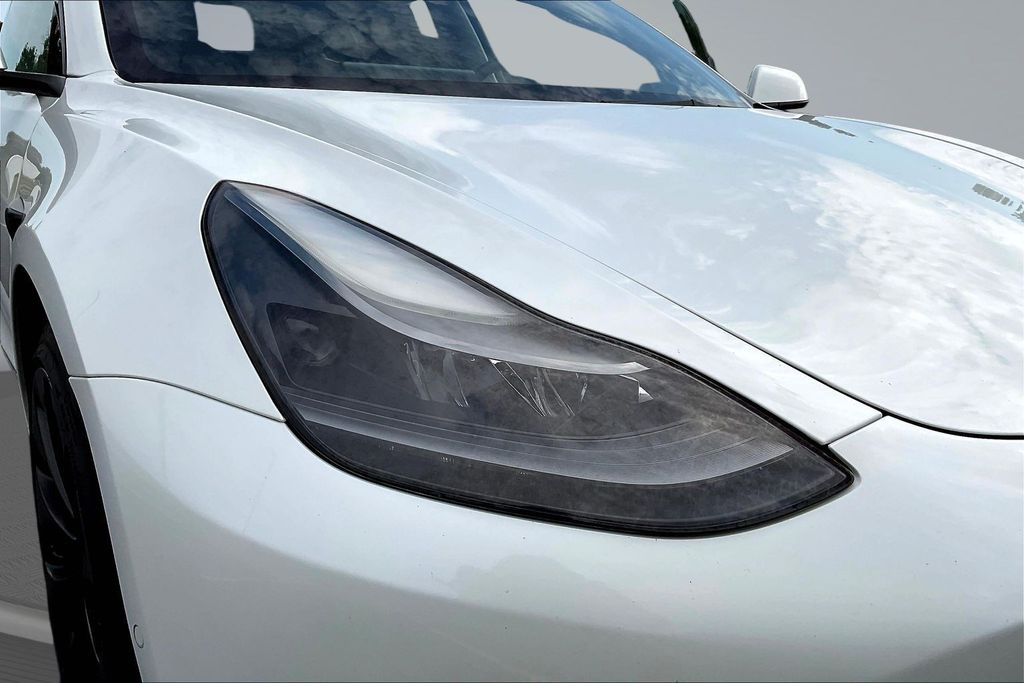 Thumbnail: 2022 Tesla Model 3 - 29