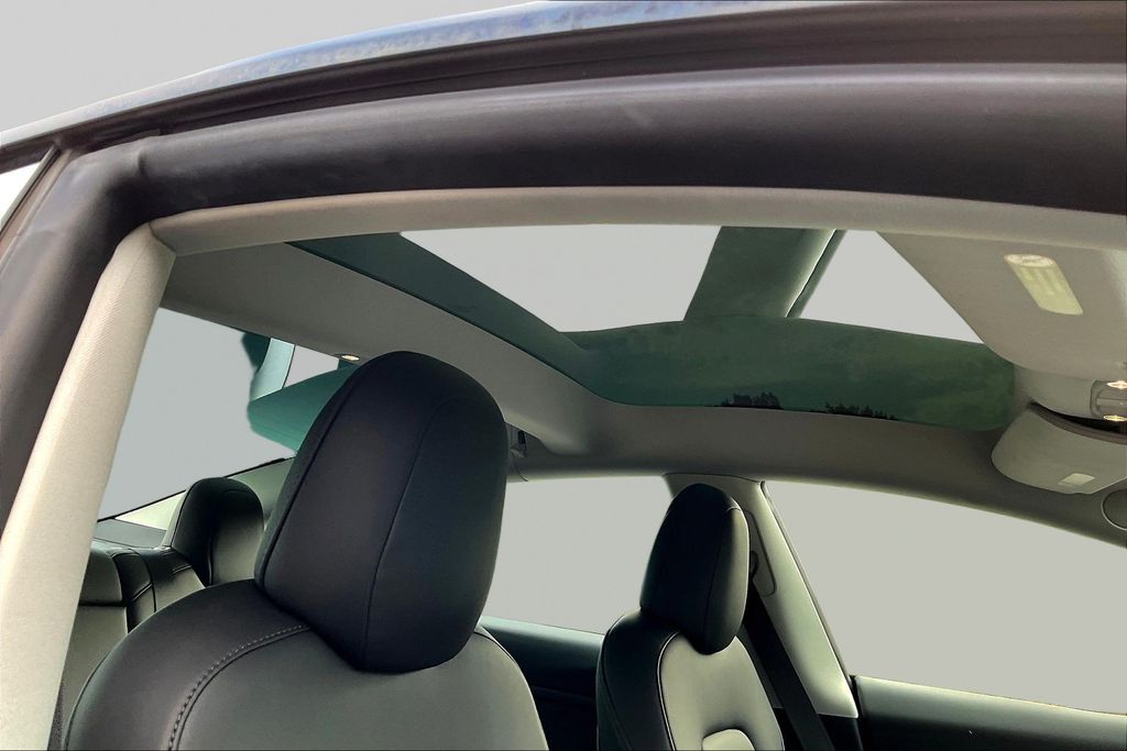 Thumbnail: 2022 Tesla Model 3 - 22