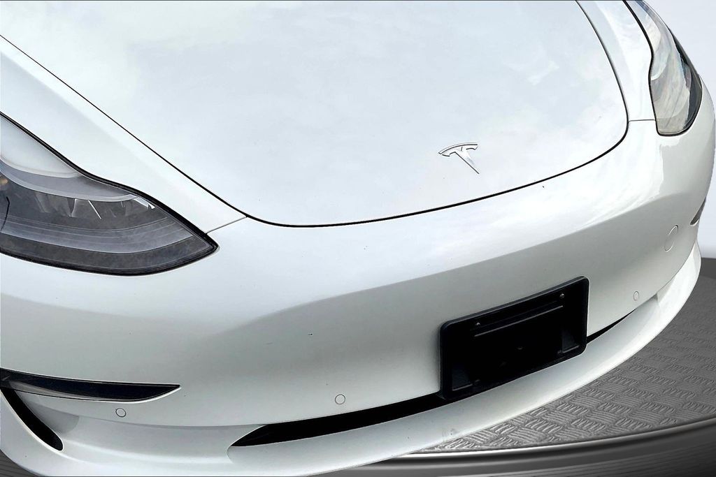 Thumbnail: 2022 Tesla Model 3 - 28