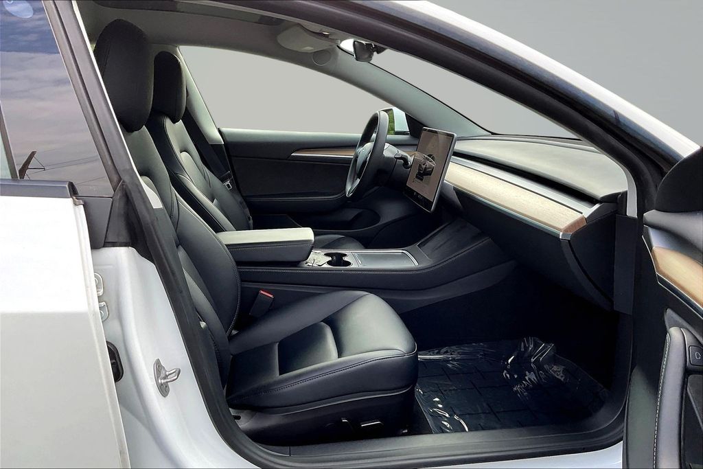 Thumbnail: 2022 Tesla Model 3 - 9