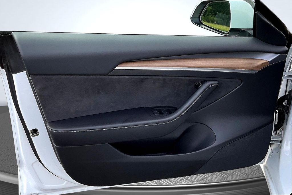 Thumbnail: 2022 Tesla Model 3 - 23