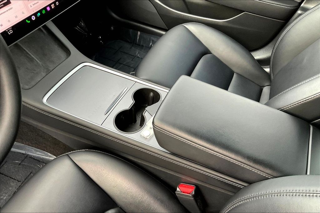 Thumbnail: 2022 Tesla Model 3 - 15