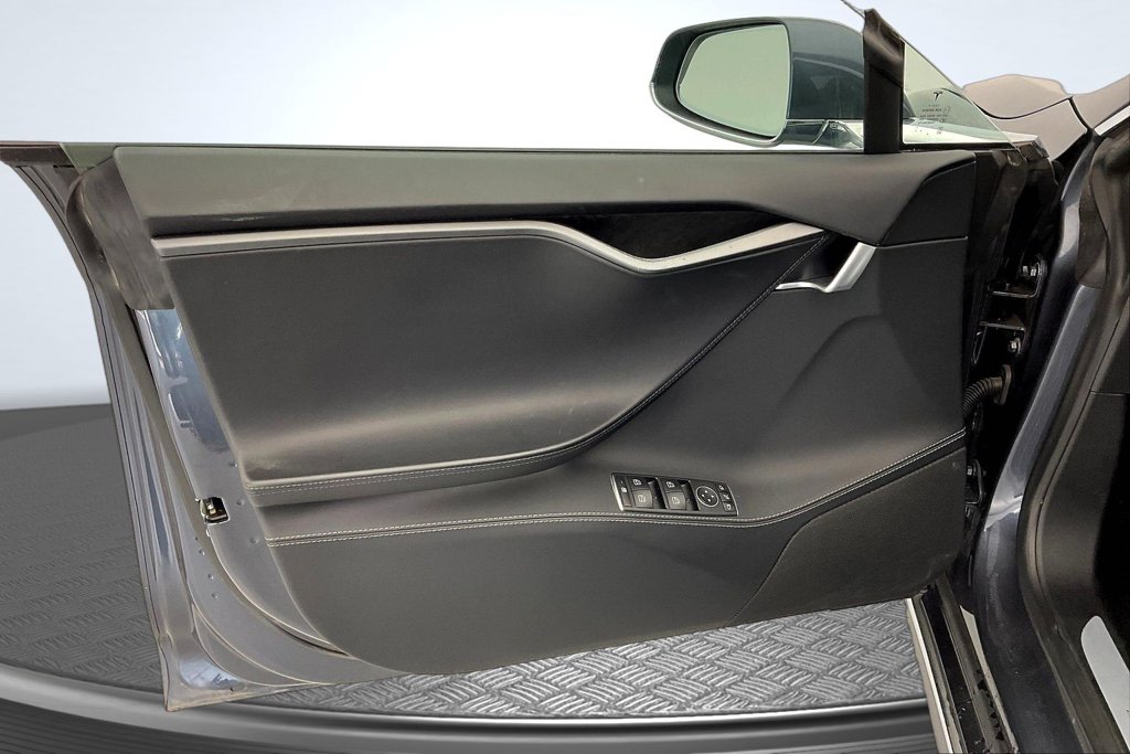Thumbnail: 2020 Tesla Model S - 24